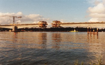 Rheinbrcke Bauzustand Okt. 2001